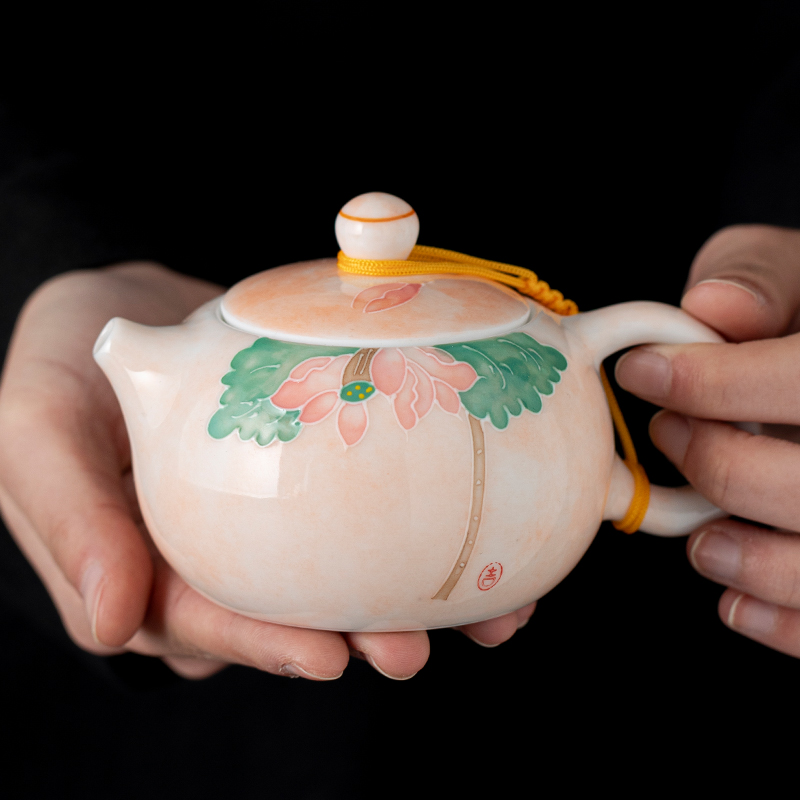 粉彩手绘西施壶釉下彩茶壶浮雕