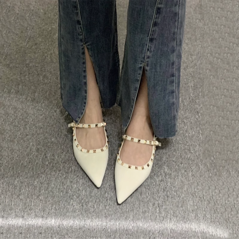 OMG！！上脚显白~上脚舒服低跟尖头单鞋铆钉平跟女鞋