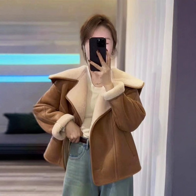 复古翻领皮毛一体外套女2024冬季新款时尚百搭加绒保暖羊羔绒上衣