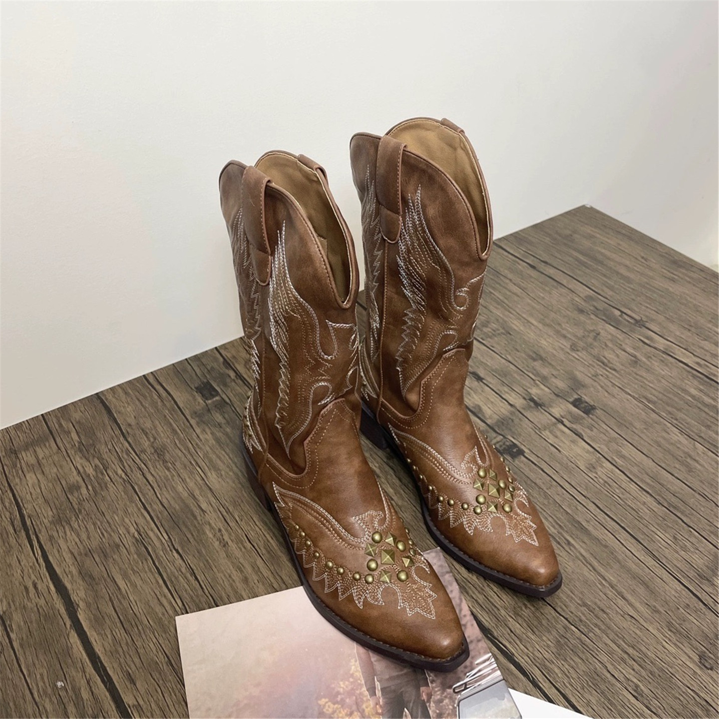 铆钉复古西部靴2026春夏新款粗跟百搭刺绣骑士靴尖头牛仔靴中筒靴,女鞋,西部靴,淘宝优惠券,粉丝福利购,淘宝优惠卷