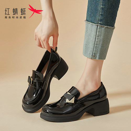 红蜻蜓厚底时尚一脚蹬漆皮