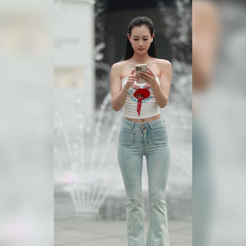夏季浅蓝高腰微喇显瘦牛仔裤女