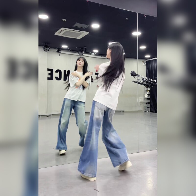 舒适版型百搭阔腿牛仔裤