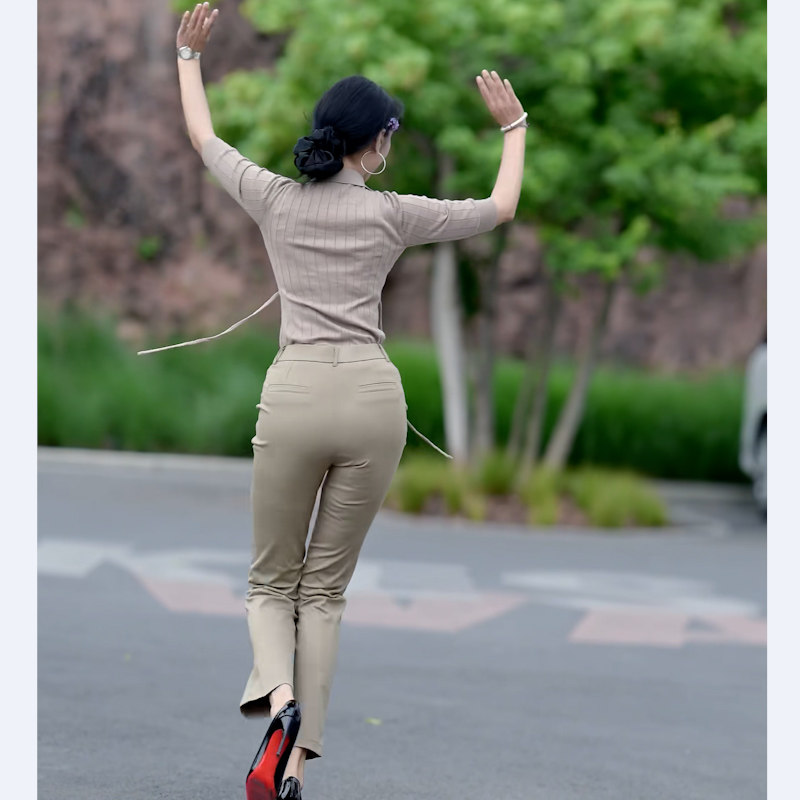 自然牛仔裤直筒款常规时尚百搭修身显瘦日常通勤舒适休闲女裤