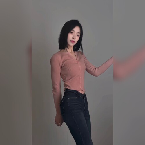 时尚百搭修身微喇牛仔裤