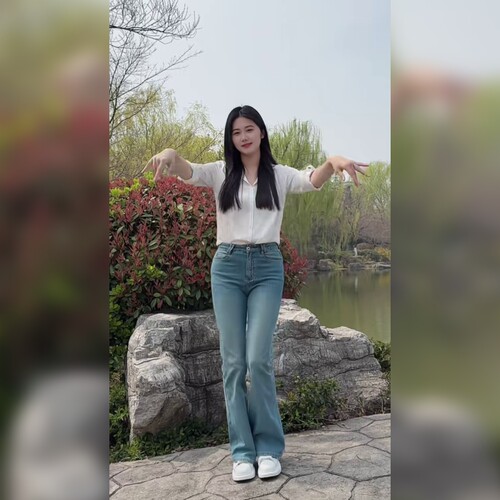 时尚百搭舒适微喇牛仔长裤