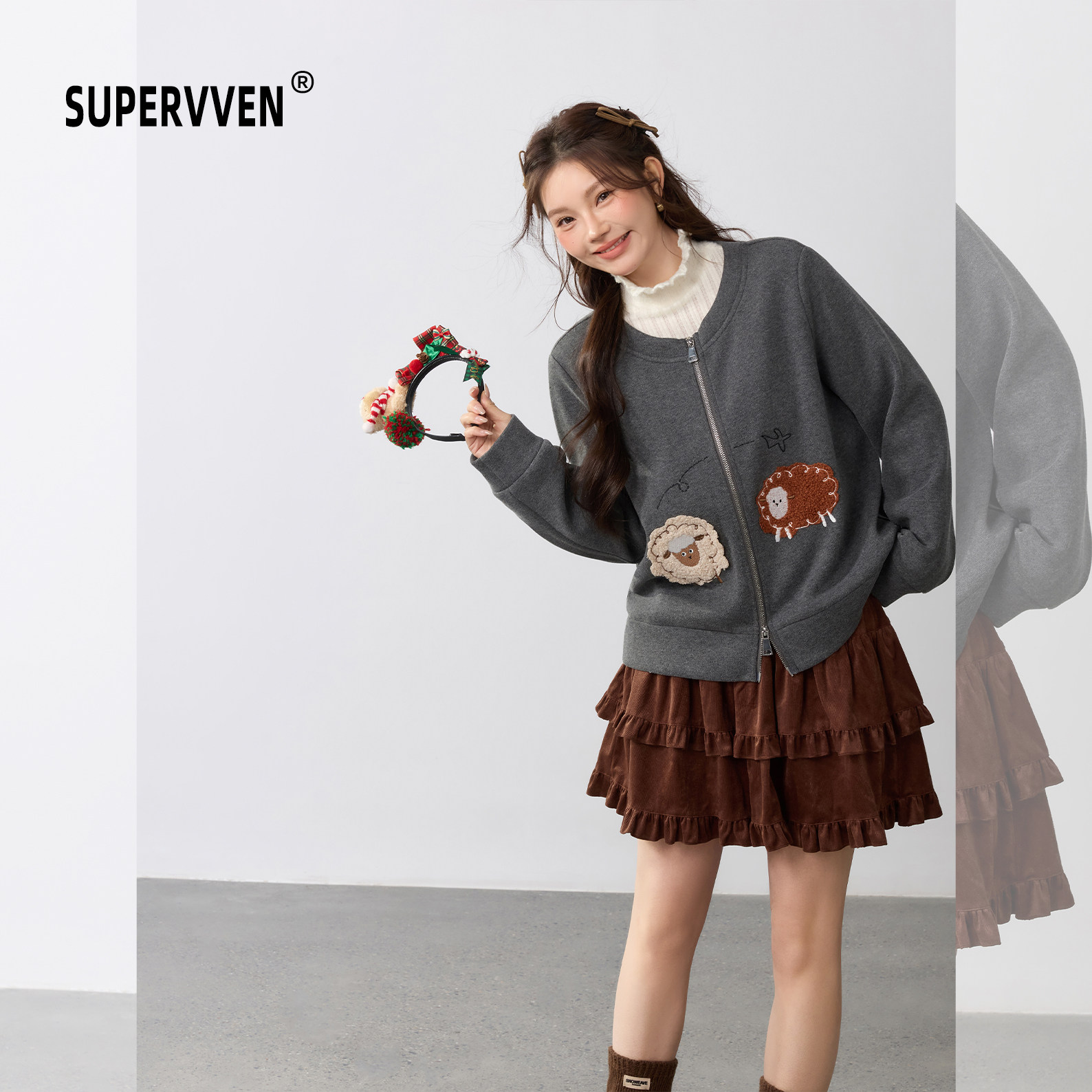 超级文 凝碧旧池小羊刺绣圆领加绒针织开衫