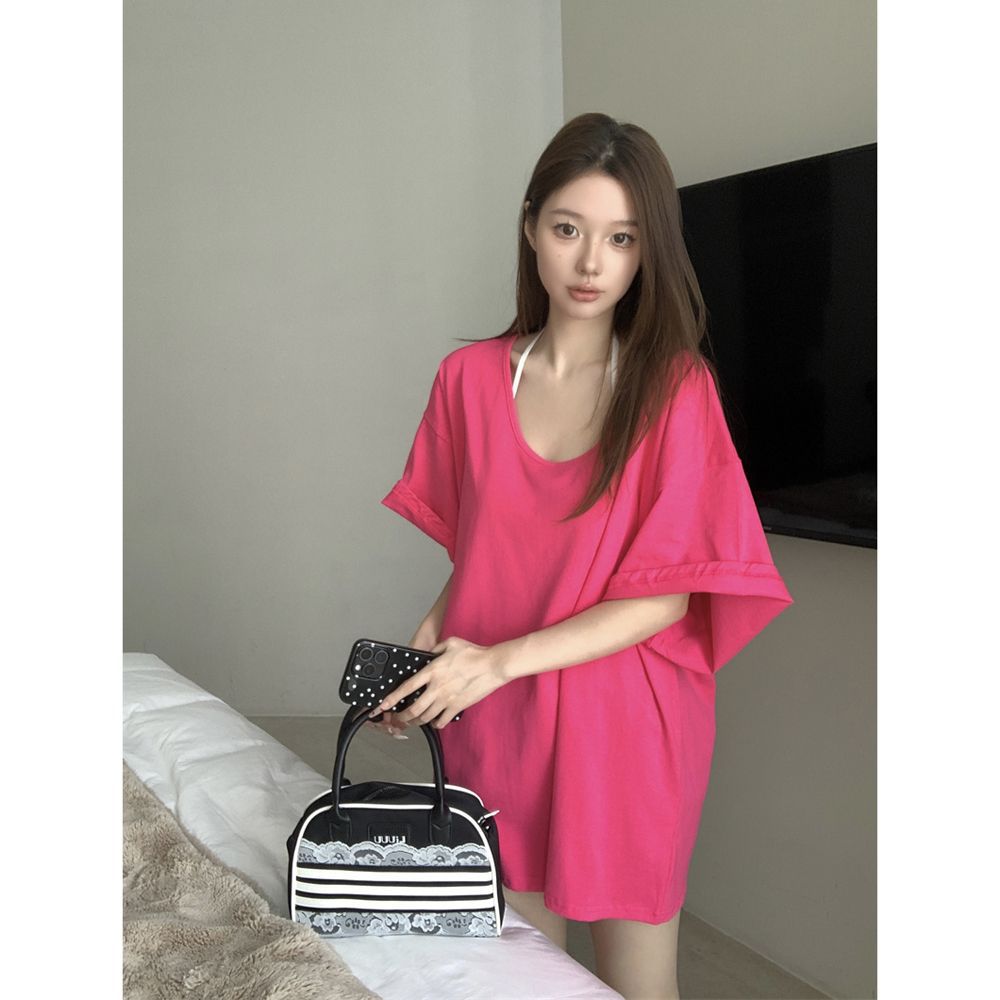 玫红色大U领口纯棉短袖女