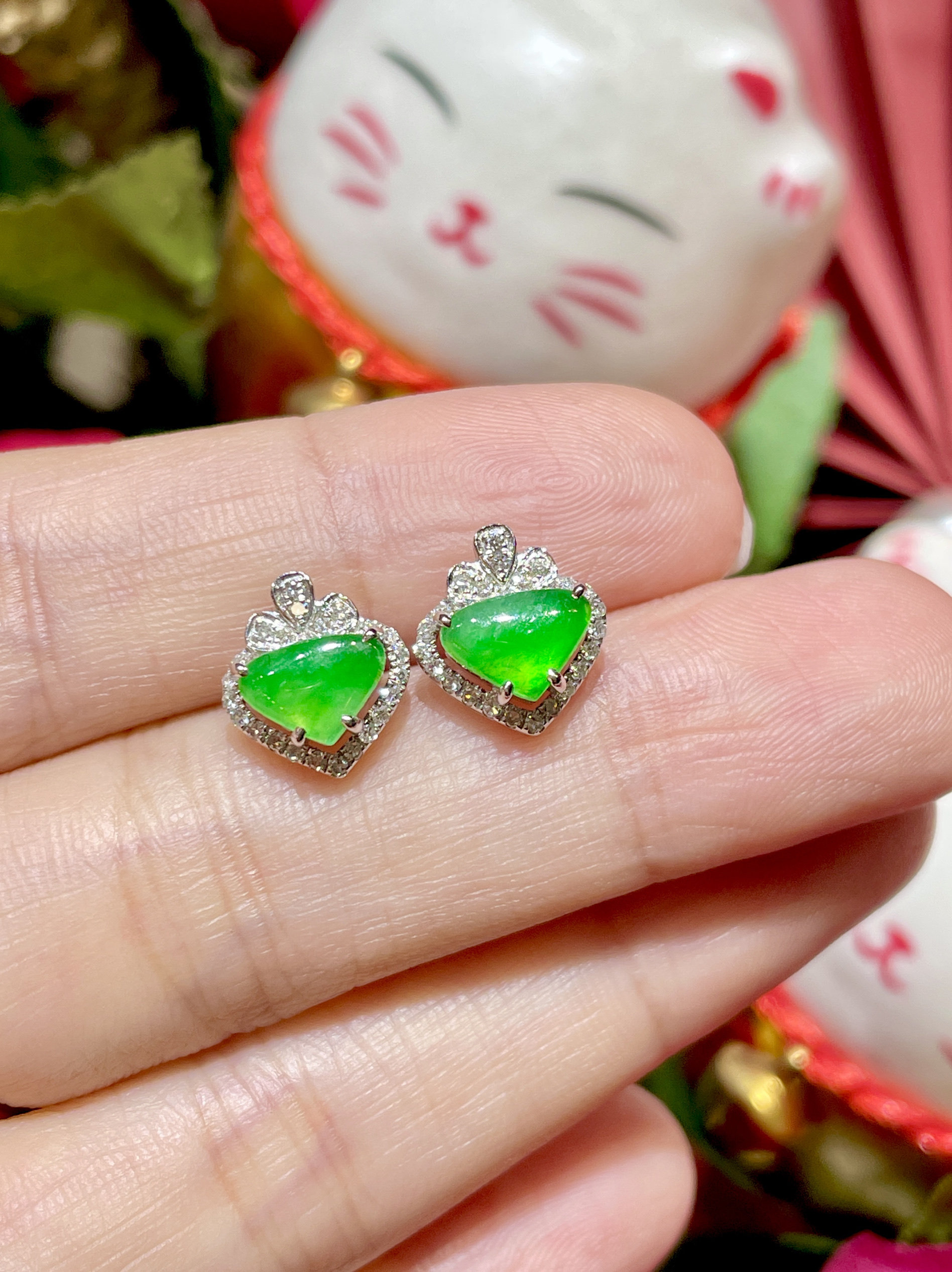 缅甸翡翠A货正品 满绿心心起荧光耳钉 镶嵌18k金搭配钻石时尚百搭