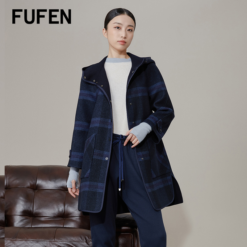 时尚格子元素，直筒宽松版型，保暖羊毛面料