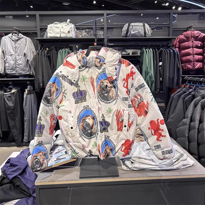 NIKE/耐克男子运动休闲詹姆斯印花保暖羽绒服外套FB6975-030