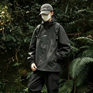 日系山系潮牌冲锋衣男宽松落肩版型户外出游抗风连帽休闲工装外套