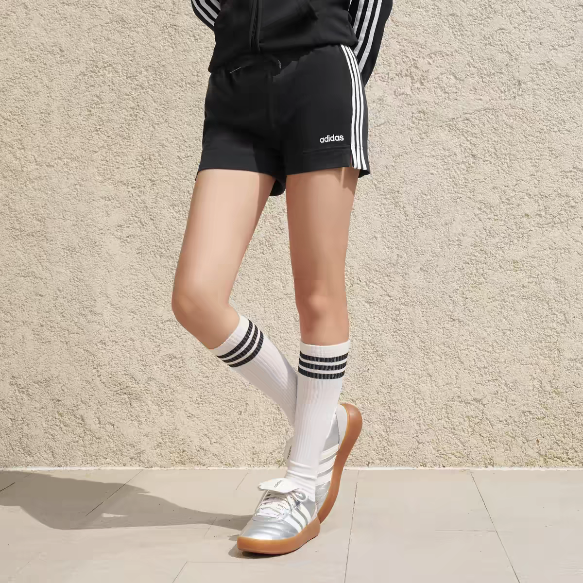 adidas三条纹女修身训练短裤