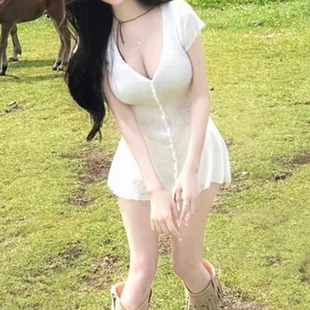 韩国东大门新款巨好看~性感微透纯欲V领短款针织连衣裙女可做上衣