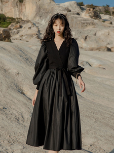 早秋赫本风气质礼服裙子平时可穿针织拼接收腰黑色v领长袖连衣裙