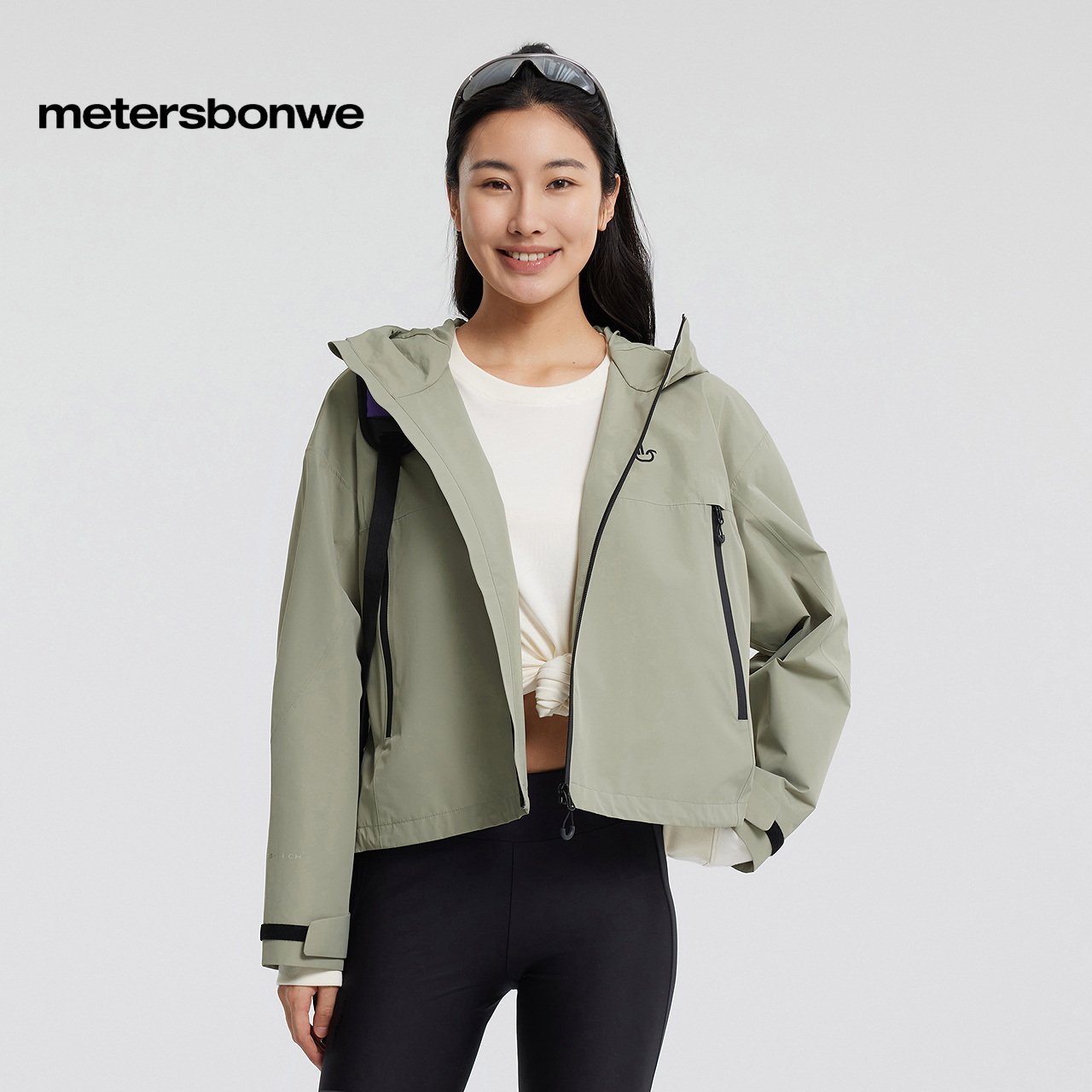 美特斯邦威冲锋衣女士2025春季新款户外短款时尚拼色百搭连帽外套