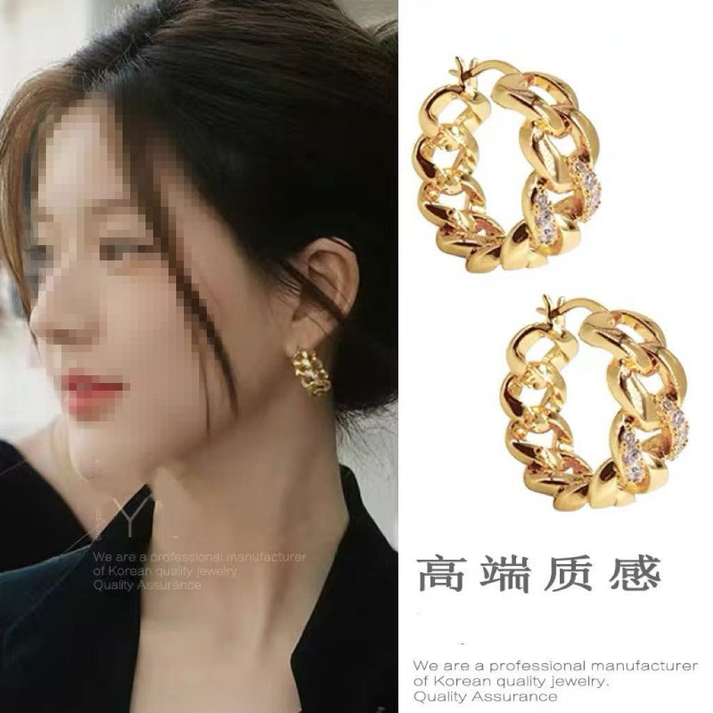许我耀眼赵露思许妍同款时尚麻花钻圈简约耳环百搭金属风耳饰品