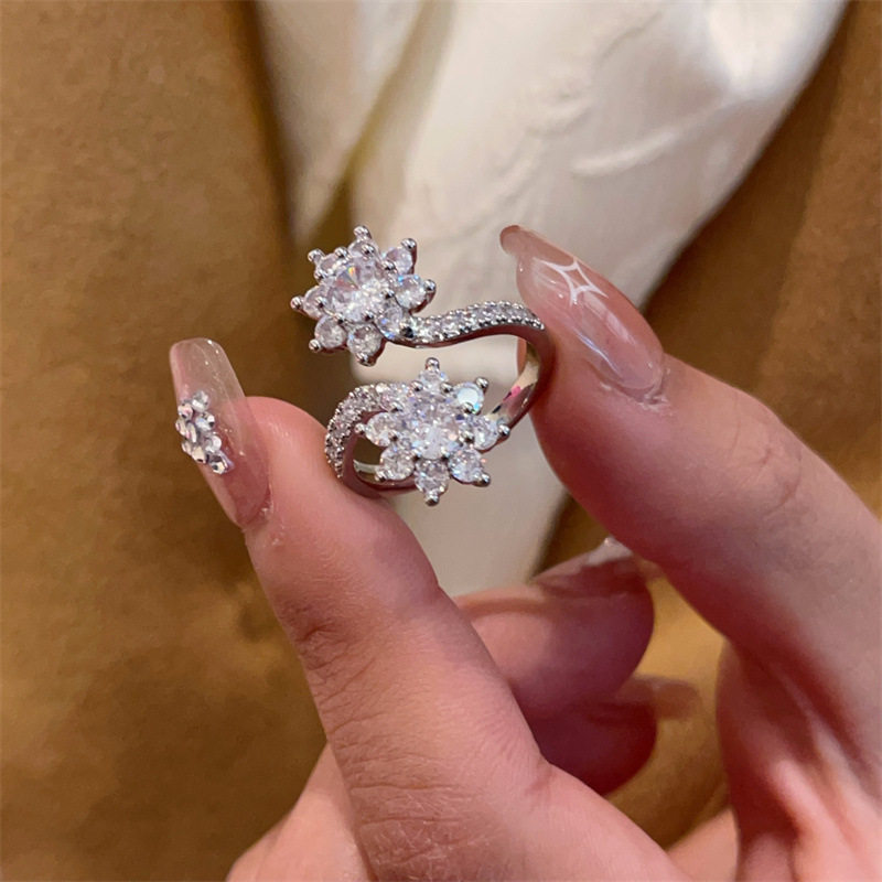 复古浪漫双莲花戒指女甜美轻奢高级感气质百搭仿真钻石指环