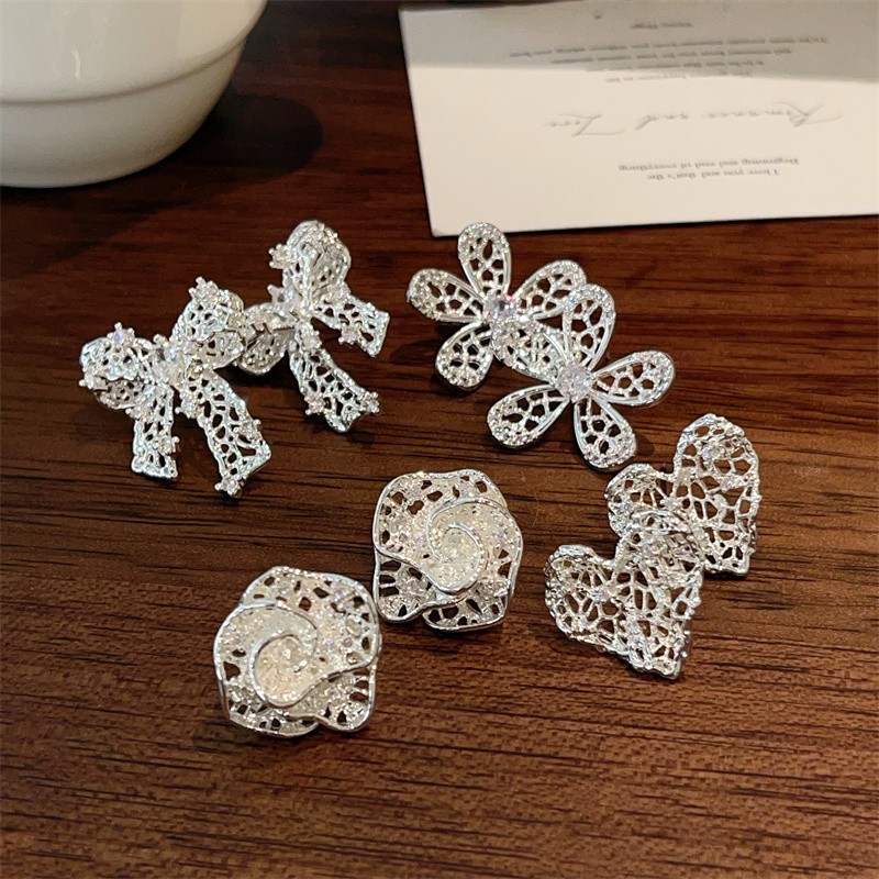 镀白金系列耳钉微镶锆石镂空花朵耳钉女精致轻奢设计感蝴蝶结耳环