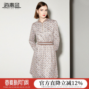 海青蓝设计感印花连衣裙女2026新款春装大气收腰显瘦休闲中长裙