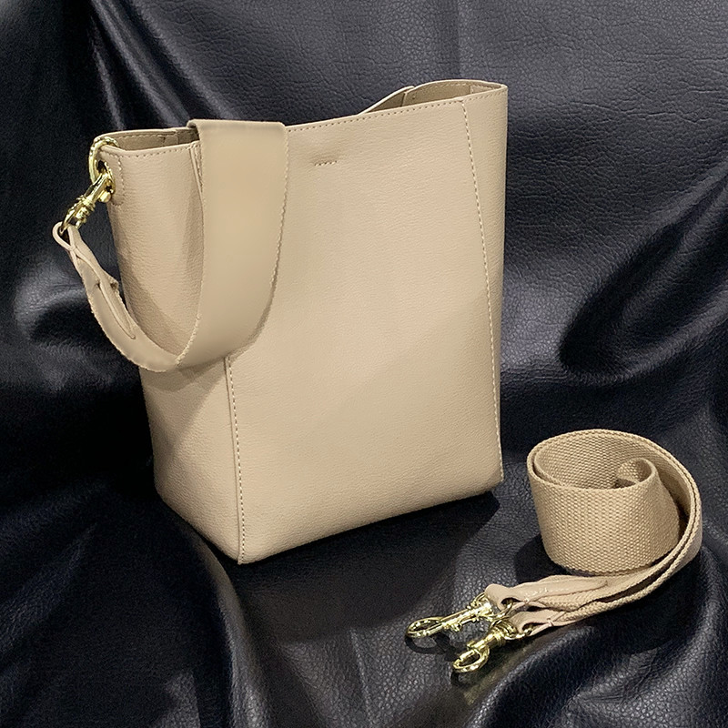 2021新款潮真皮水桶包宽带夏天