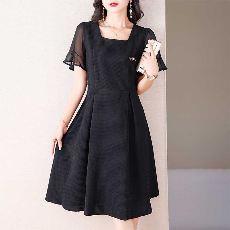 大码女装气质方领纯色小黑裙2024年夏季胖mm收腰显瘦高级感连衣裙