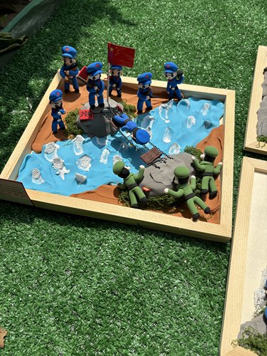 25×30飞夺泸定桥。带七个公仔爱国手工粘土彩泥作品