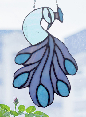 玥森活｜吉祥孔雀 原创蒂凡尼彩色教堂玻璃工艺窗边挂件特色风铃