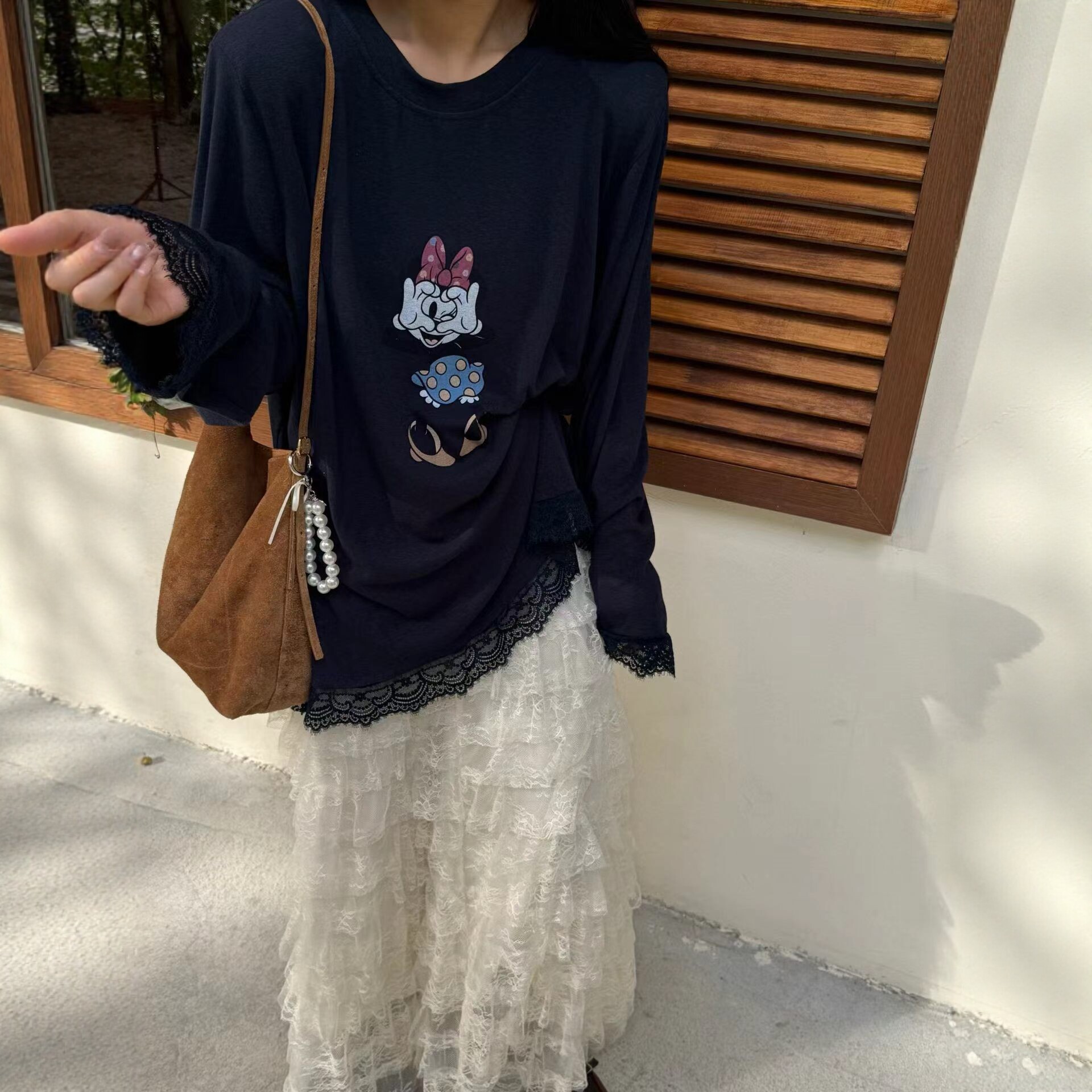 卡通印花宽松拼蕾丝打底衫T恤女