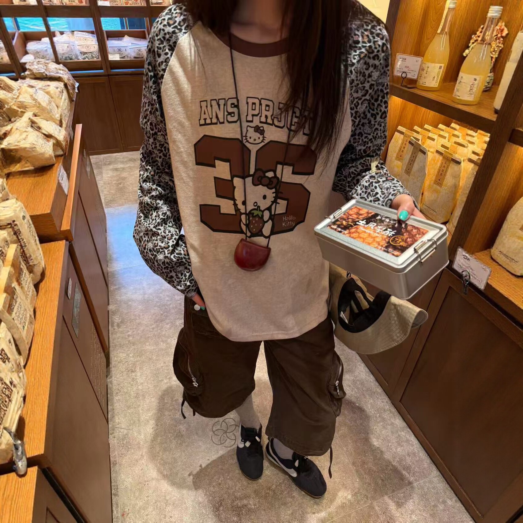 插肩袖豹纹袖T恤女字母印花上衣