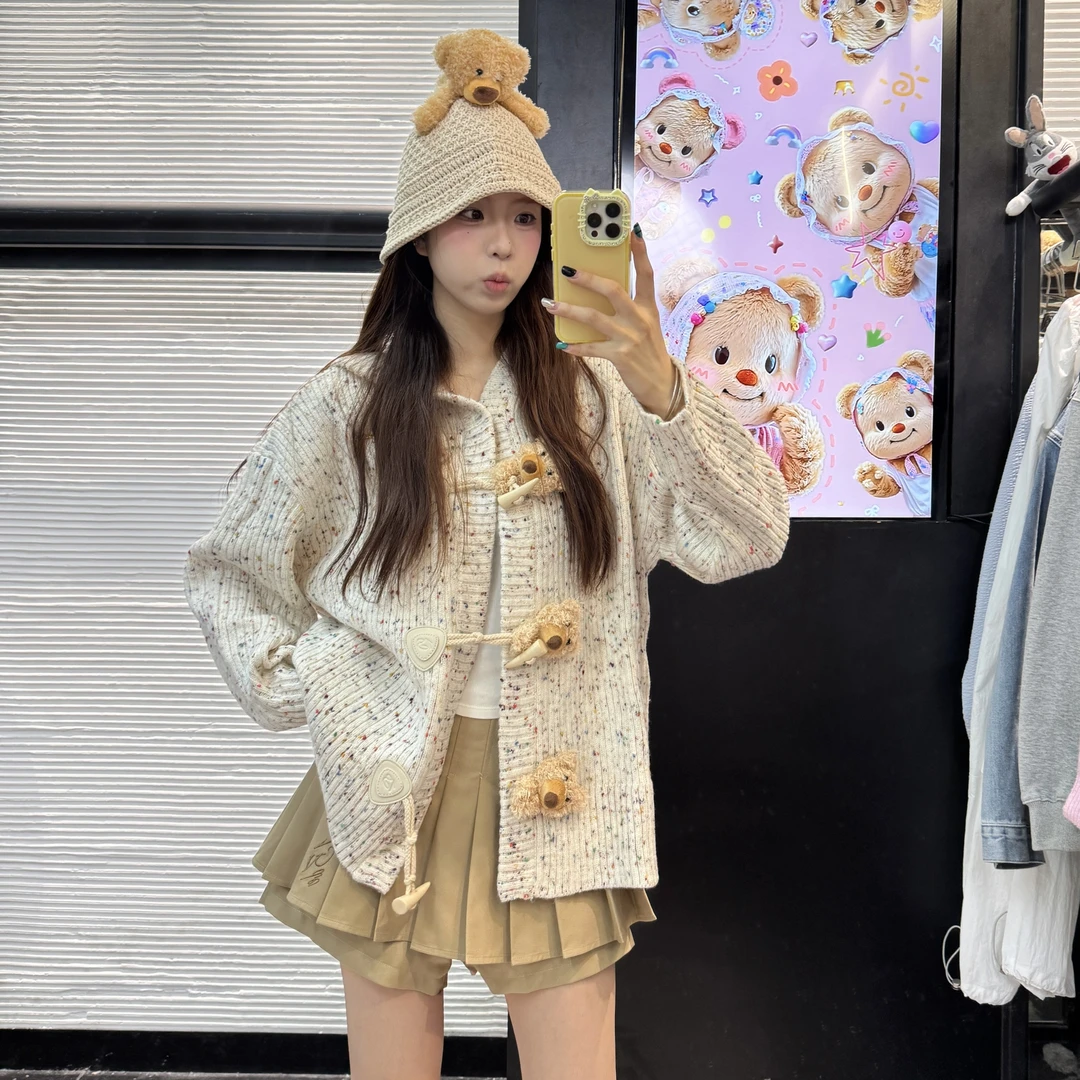 13D小熊千娇百媚彩色点子牛角扣开衫女春秋款宽松慵懒风针织毛衣