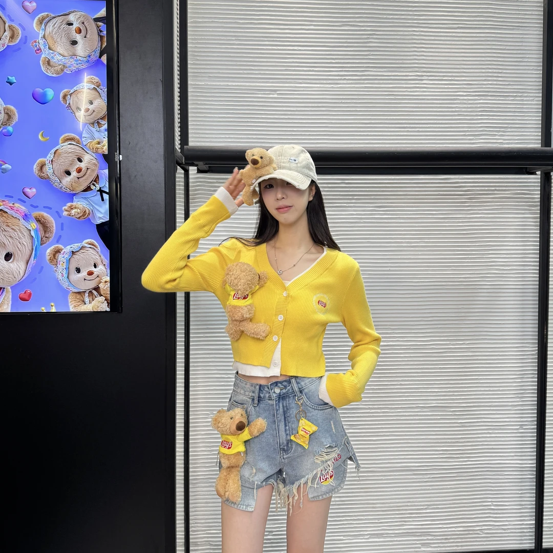 13D小熊乐事针织毛衣撞色