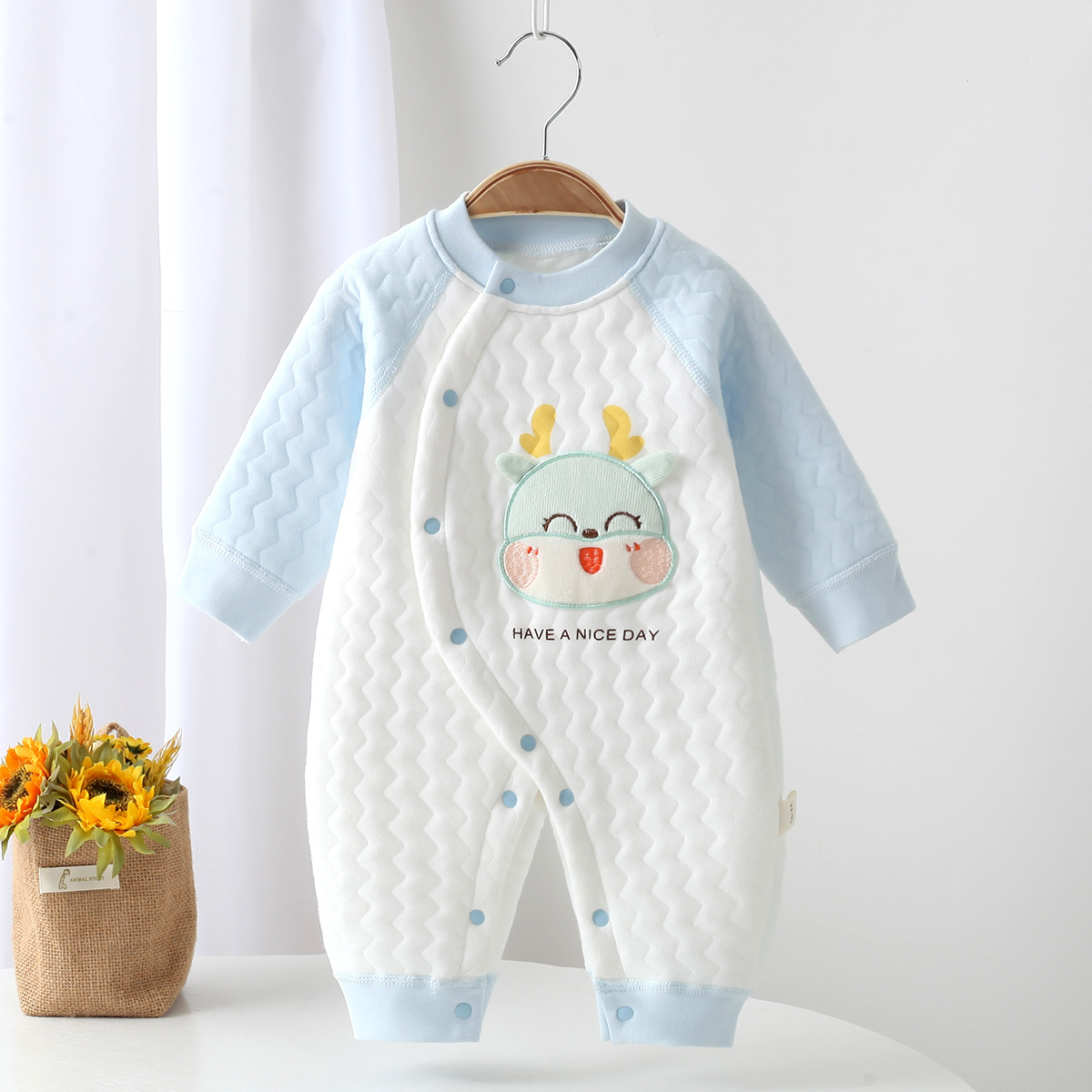 秋季新生儿卡通图案偏扣柔软连体衣婴幼儿闭裆哈衣无骨工艺蝴蝶衣