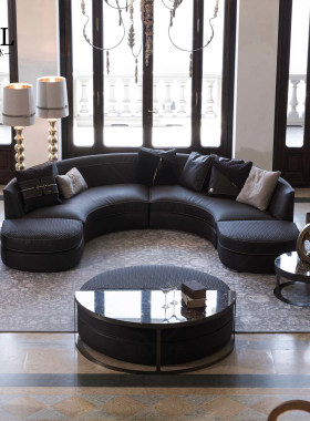 Vittoria Frigerio弧形沙发Medieval-style curved leather sofa