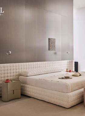 Meridiani双人床奶油风宽屏布艺Cream-colored fabric double bed