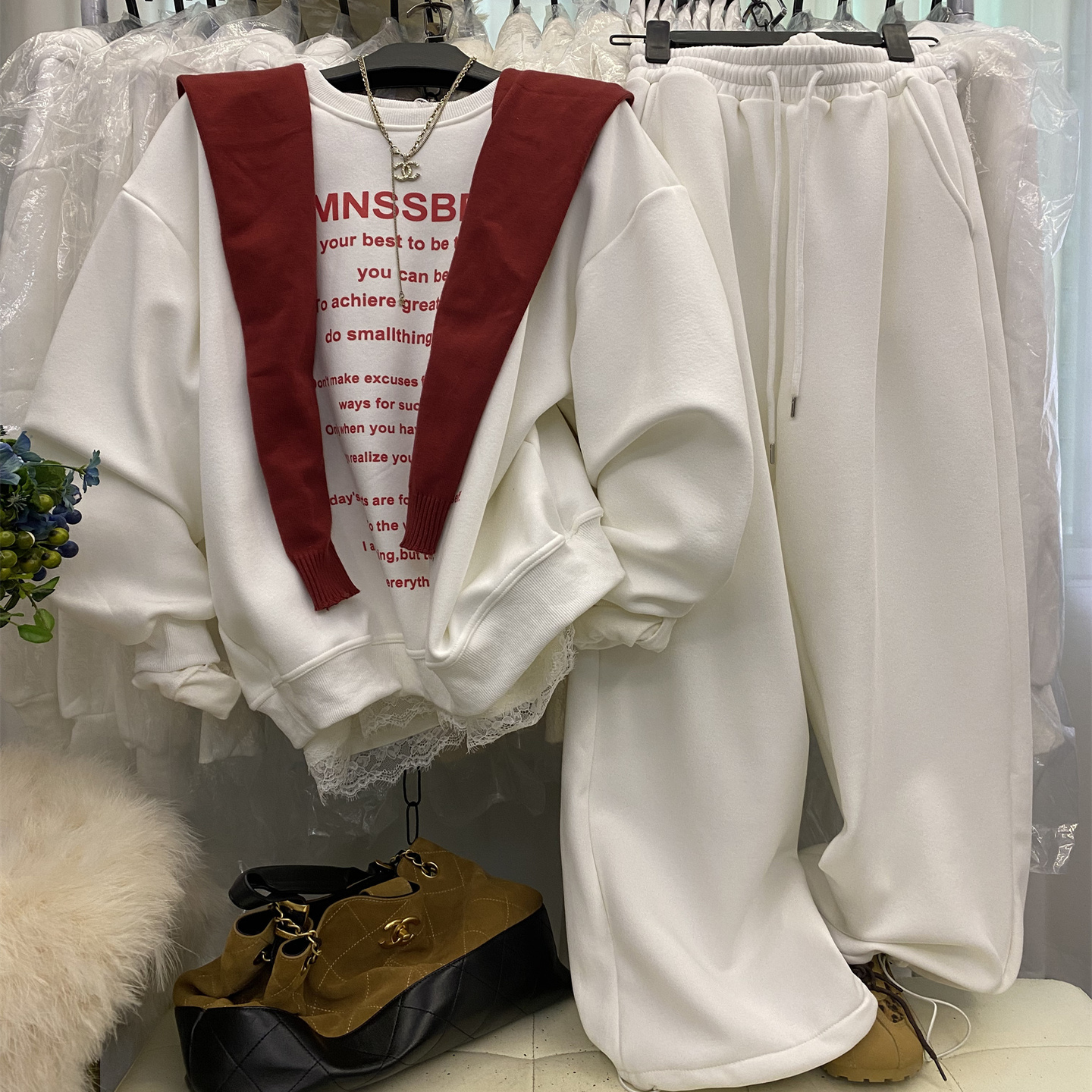 圆领字母加绒卫衣阔腿裤皮甲套装