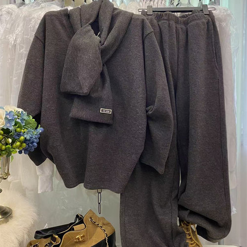 V领加绒卫衣高腰阔腿裤围巾套装