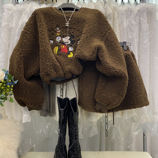 显瘦高腰短裙时尚 减龄卡通刺绣羊羔毛抽绳卫衣 两件套女 新款 韩版