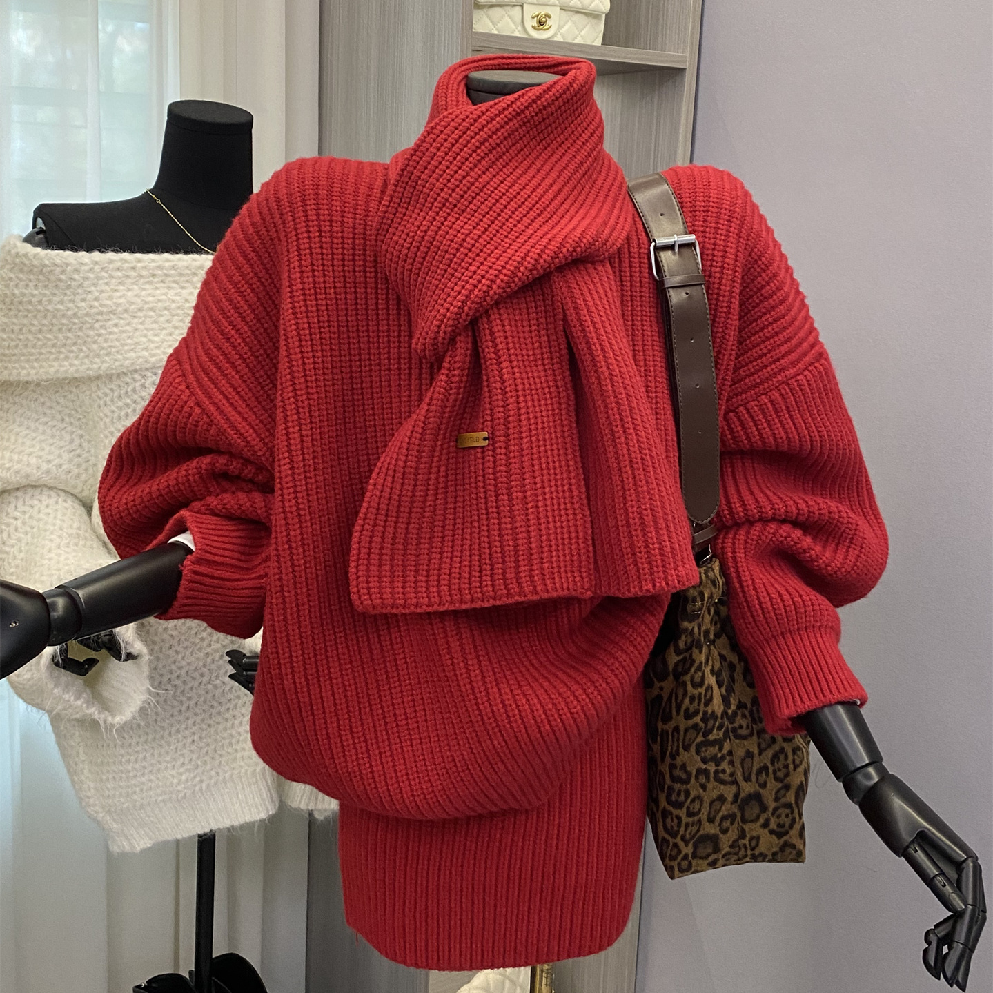 半高领针织毛衣短裙配围巾三件套