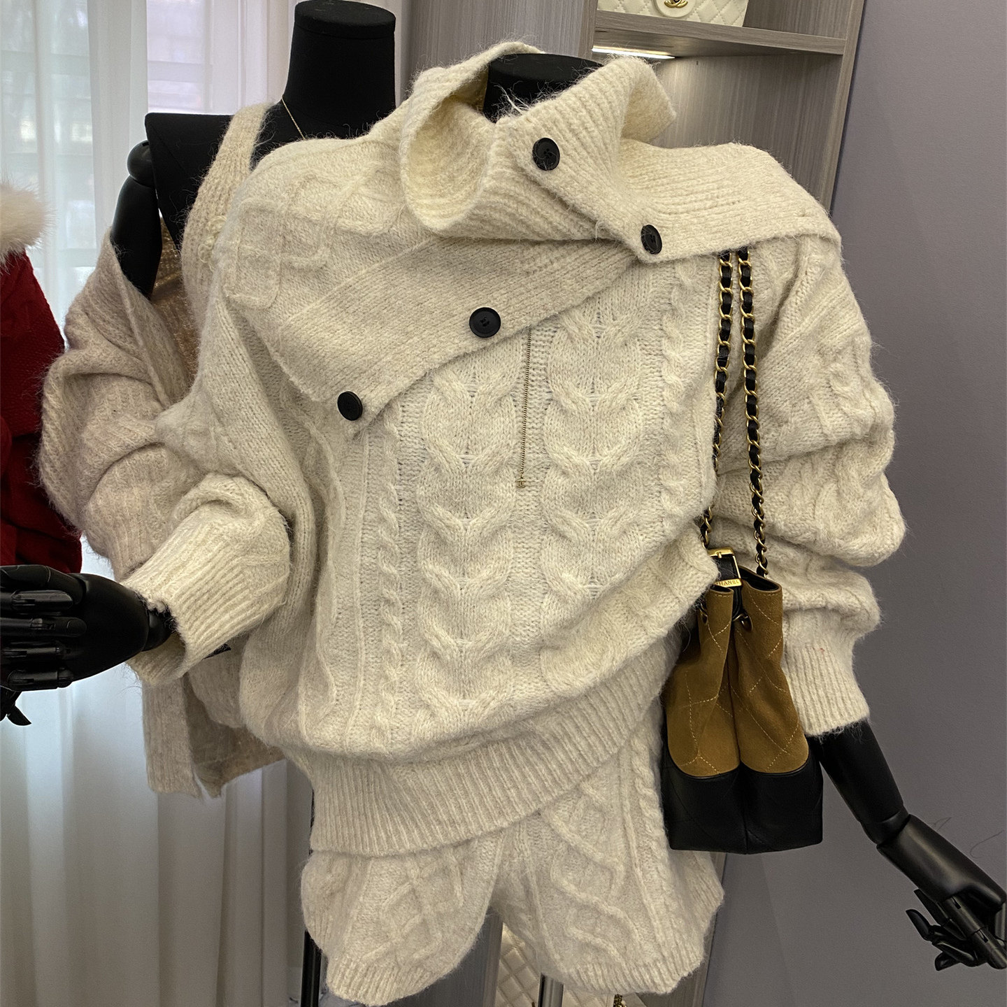 慵懒松弛感穿搭一整套女圆领长袖宽松麻花毛衣围脖休闲短裤三件套,女装/女士精品,毛衣,淘宝优惠券,粉丝福利购,淘宝优惠卷