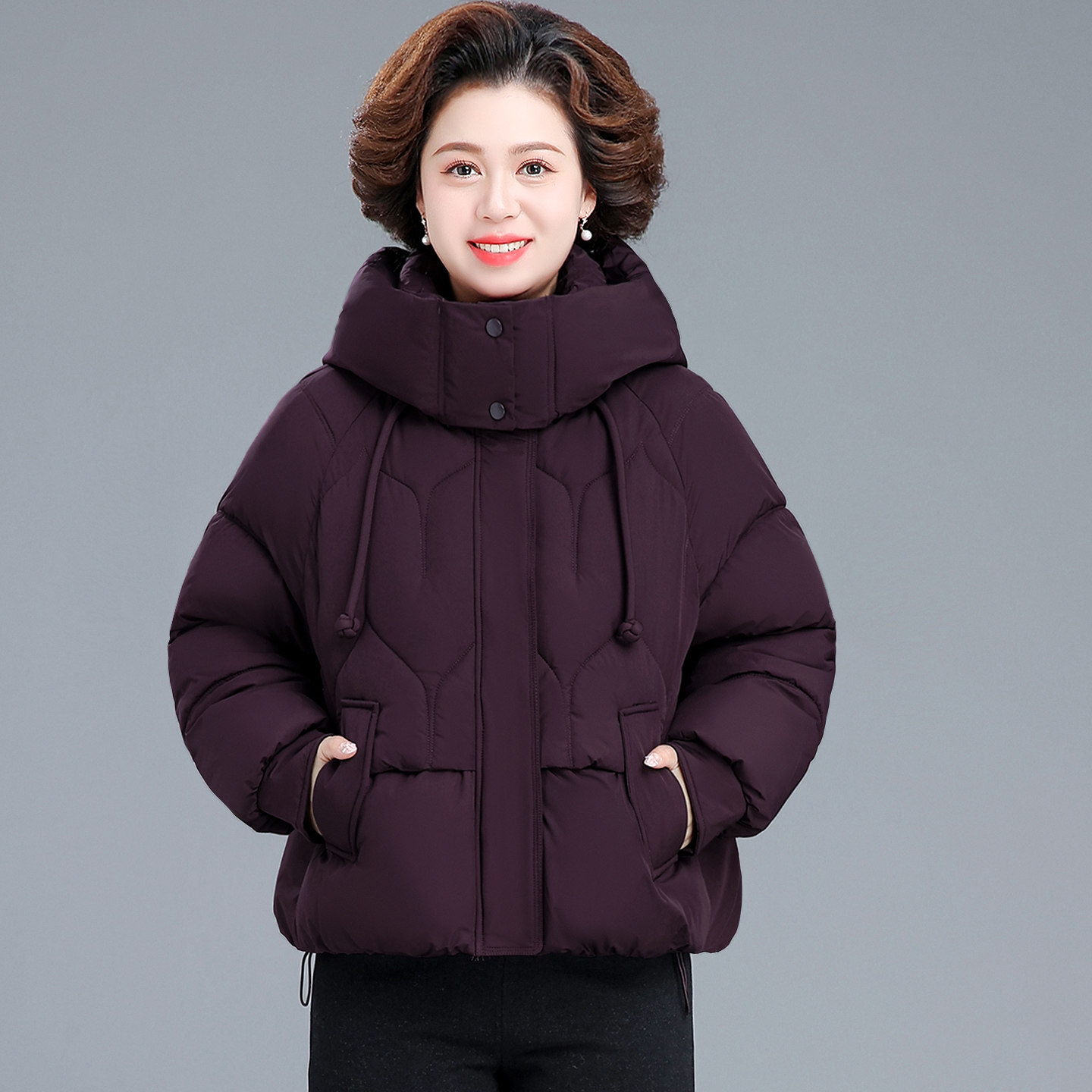 中年妈妈短款羽绒服2025新款秋冬外套中老年女装冬装加厚连帽棉袄