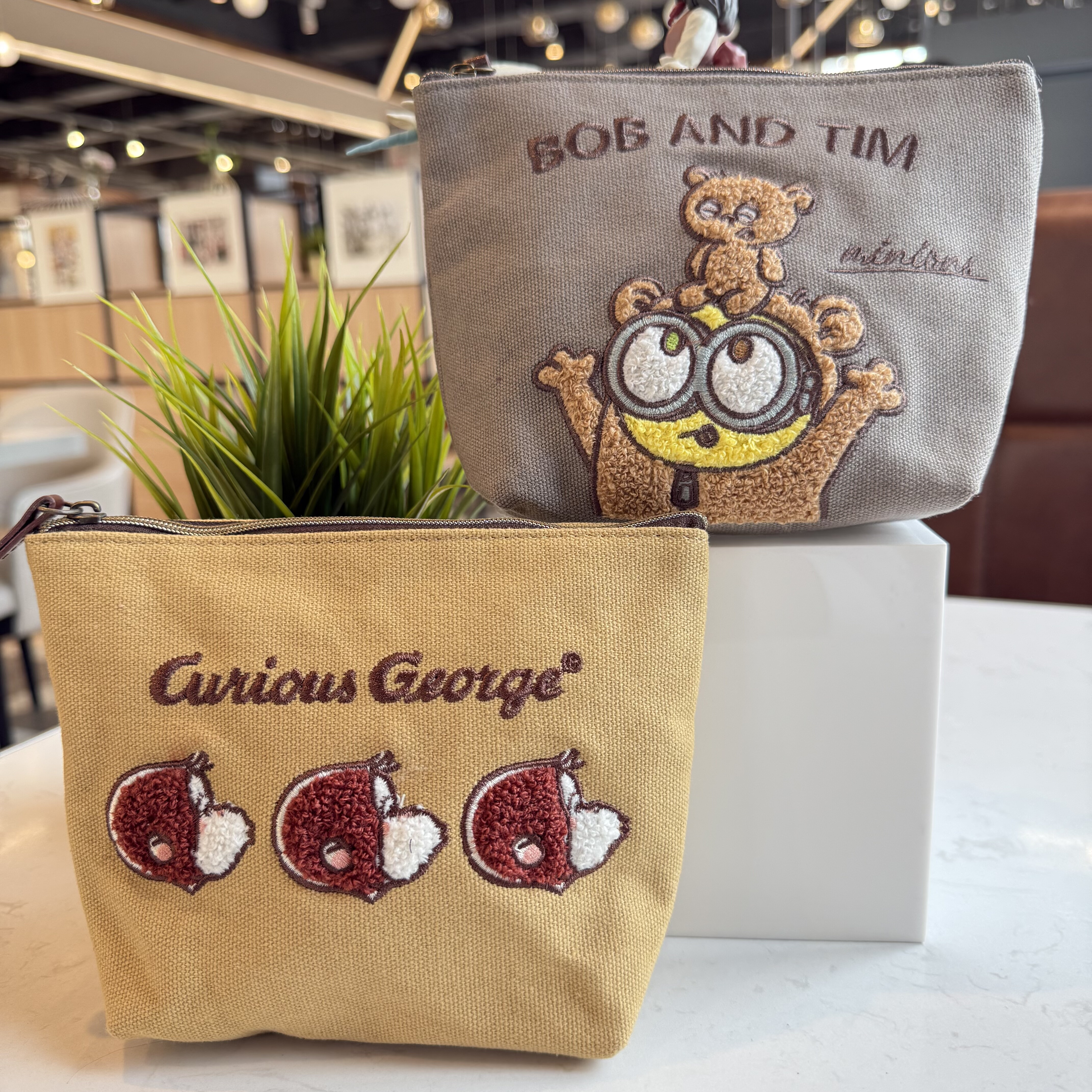 日单帆布刺绣小黄人与猴子拉链包化妆包杂物包零食包收纳包手拿包,箱包皮具/热销女包/男包,手拿包,淘宝优惠券,粉丝福利购,淘宝优惠卷