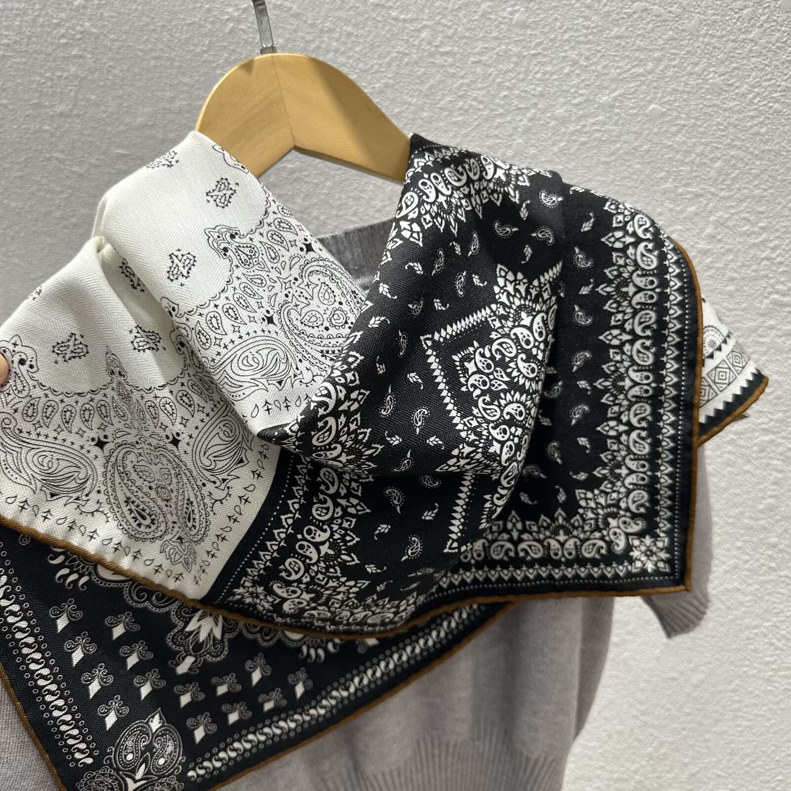 双面丝毛围巾女秋冬季真丝羊毛70方巾保暖两用女百搭气质空调