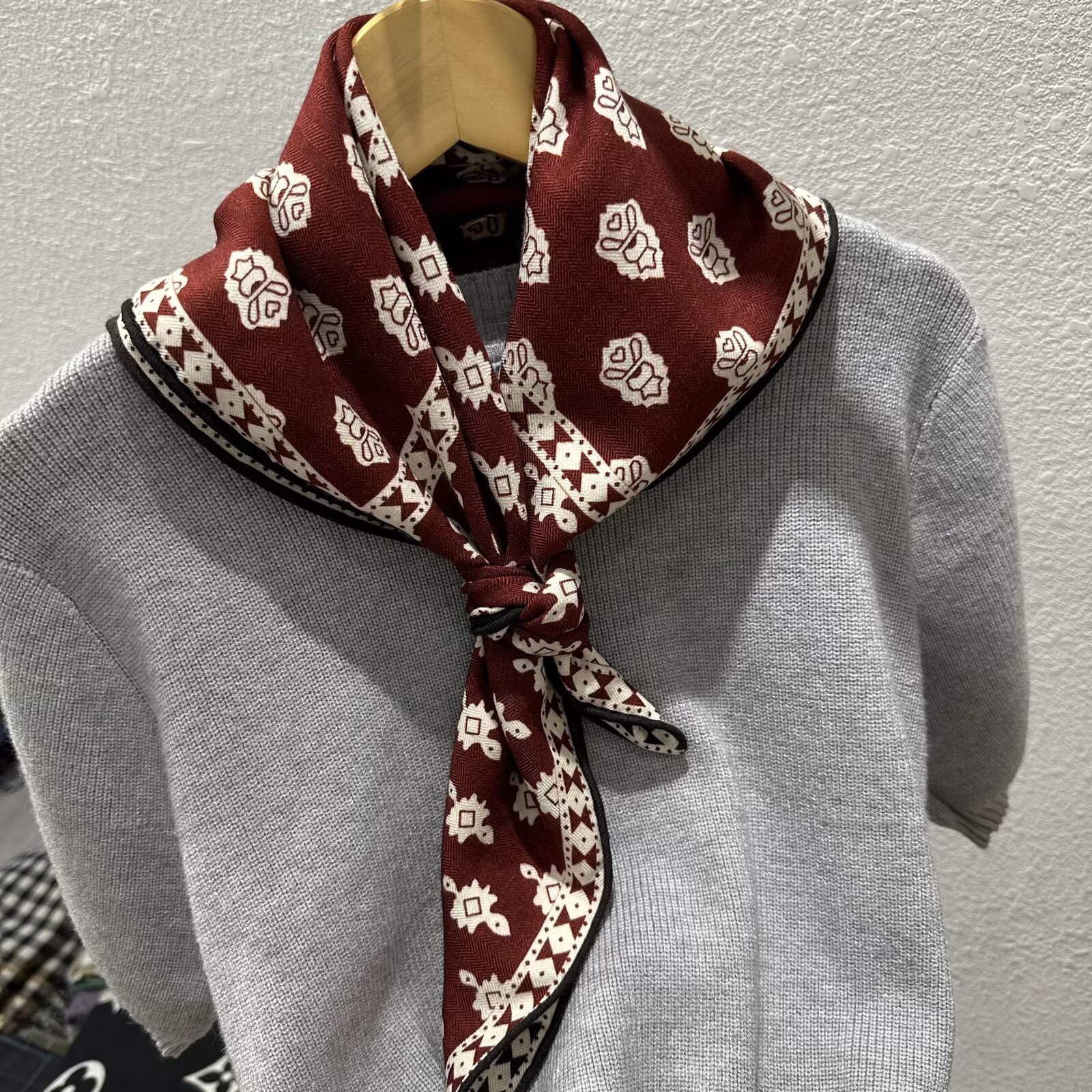 双面丝毛围巾女秋冬季真丝羊毛70方巾保暖两用女百搭气质空调