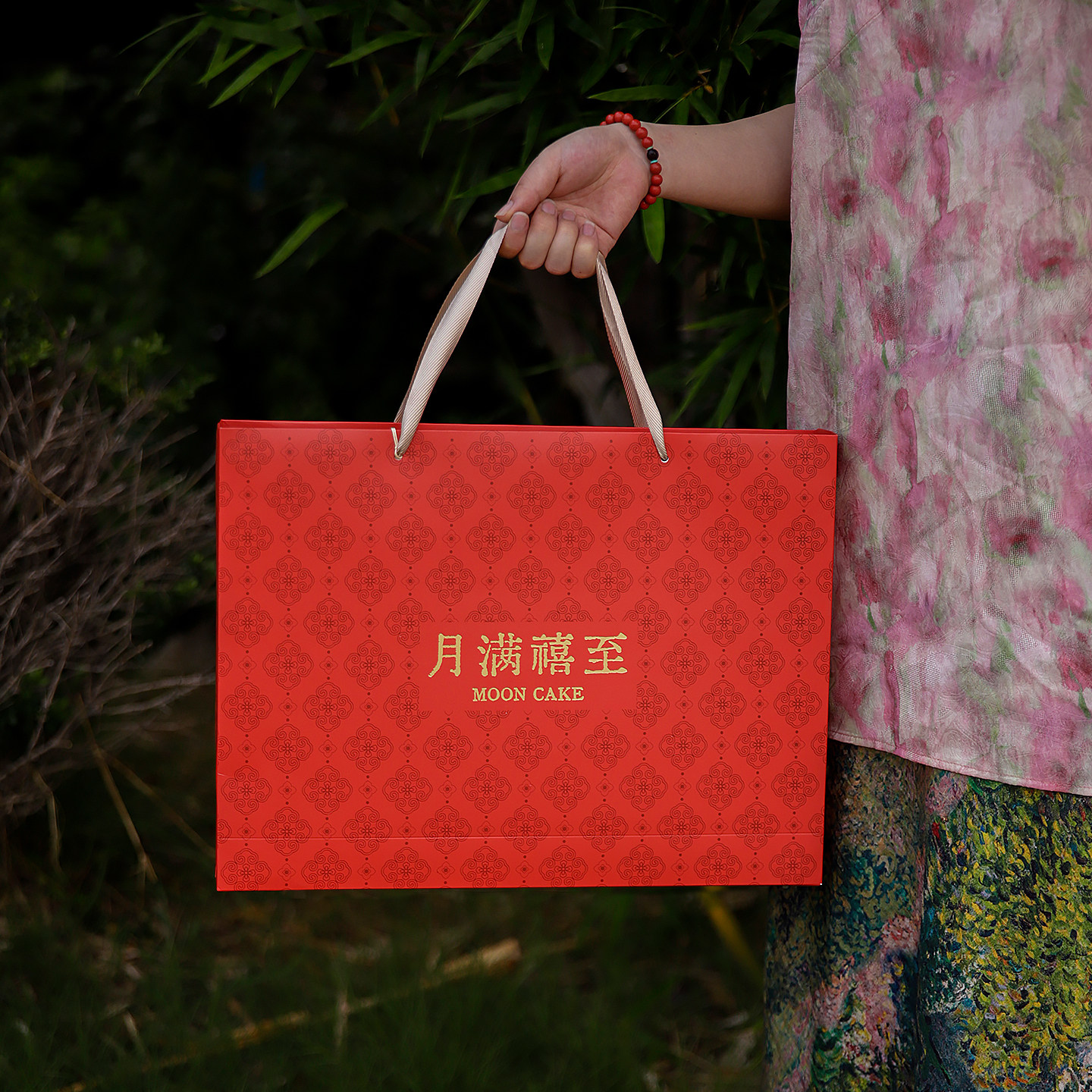 新款月饼礼盒包装盒8粒五仁老式鲜肉冰皮中秋高档礼品盒空盒定做