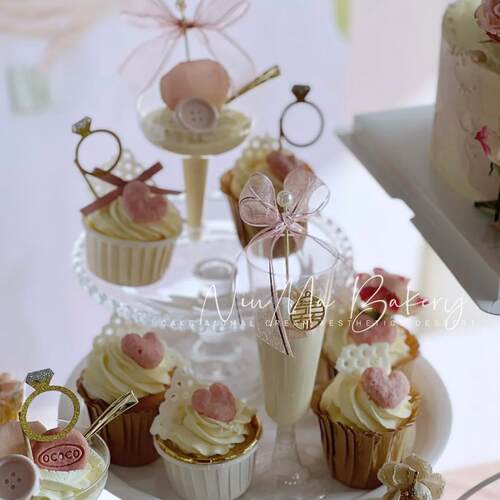 粉色系甜品台蛋糕装饰插