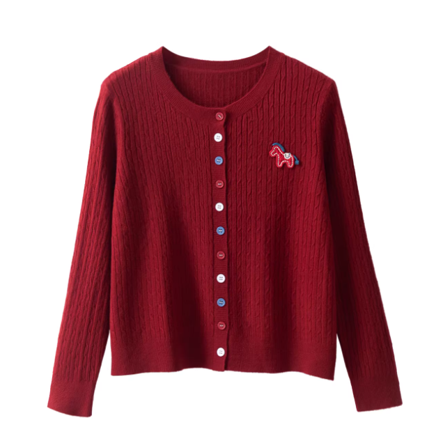 2026春秋新款圆领长袖麻花小马刺绣米白色针织开衫女显瘦毛衣外套