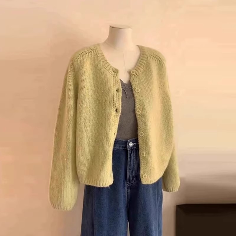 黄绿色温柔软糯简约开衫外套