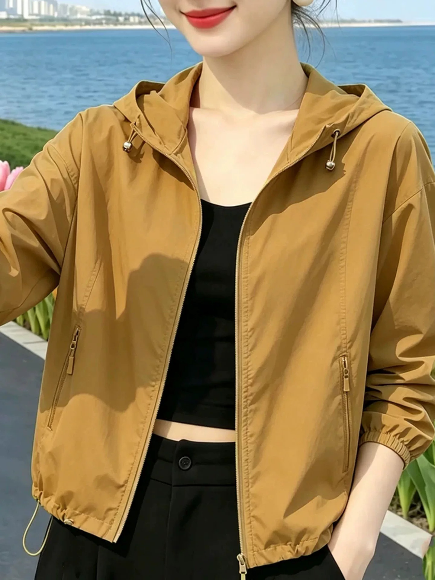 Qadın qısa softshell gödəkçə, kapüşonlu, payız-qış modeli