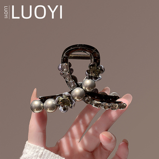 2025新款轻奢花朵镶钻中号抓夹女后脑勺盘发夹气质网红洋气发饰